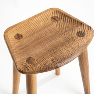 tabouret bar bois massif sculpture lisse